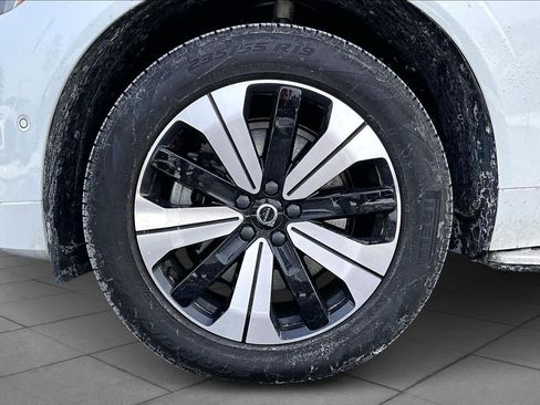 Certified 2023 Volvo XC60 T8 Plus image 10