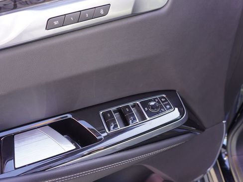 Used 2026 Cadillac Escalade ESV Luxury RWD image 16