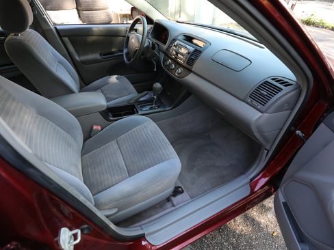 Used 2006 Toyota Camry LE image 10