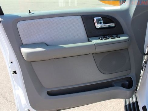 Used 2006 Ford Expedition XLT AWD/4WD image 8