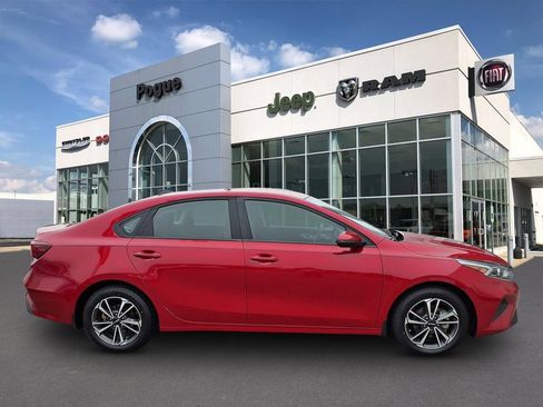 Used 2024 Kia Forte LXS w/ LXS Technology Package FWD image 2