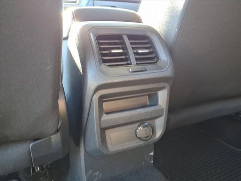 Used 2022 Volkswagen Tiguan S image 33