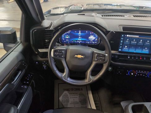 Used 2025 Chevrolet Silverado 2500 LT w/ Convenience Package image 10
