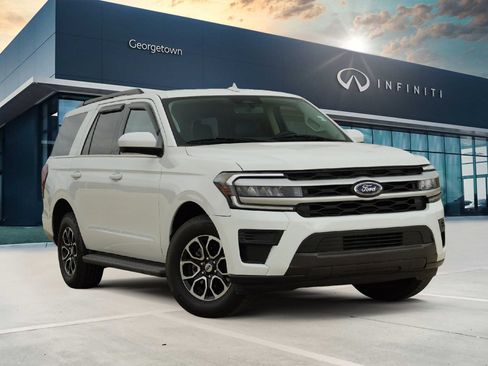 Used 2024 Ford Expedition XLT image 1