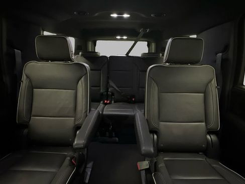 Used 2023 Chevrolet Suburban Premier AWD/4WD image 15