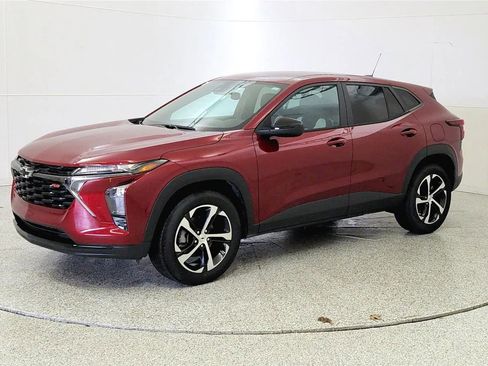 Used 2025 Chevrolet Trax RS w/ Driver Confidence Package FWD image 4