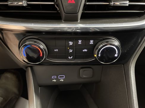 Used 2025 Buick Encore GX Sport Touring image 23