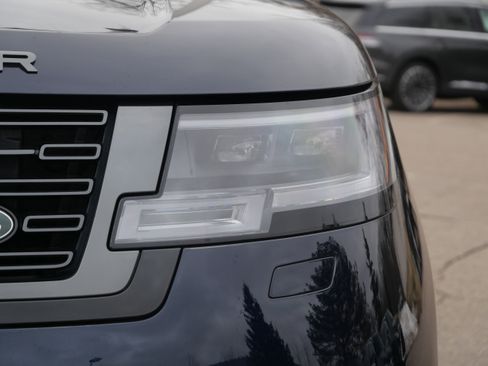 Used 2023 Land Rover Range Rover SE image 9