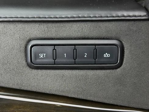 Used 2020 Cadillac Escalade ESV Platinum AWD/4WD image 32