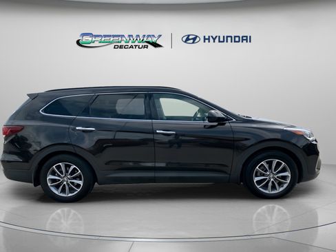 Used 2017 Hyundai Santa Fe SE image 9