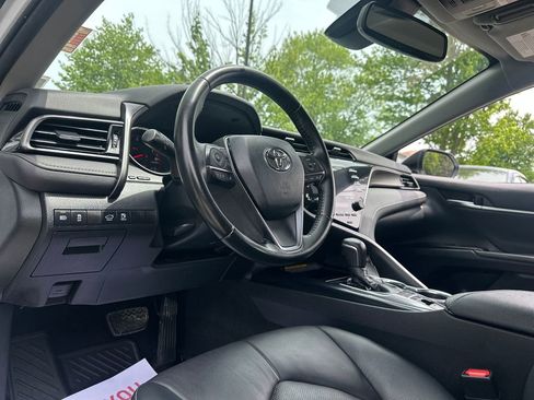 Used 2020 Toyota Camry XSE FWD image 11