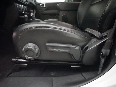 Used 2022 Jeep Wrangler Unlimited Sahara image 28