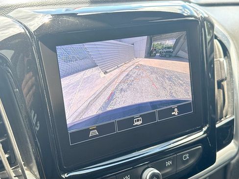 Used 2023 Chevrolet Traverse LT FWD image 13