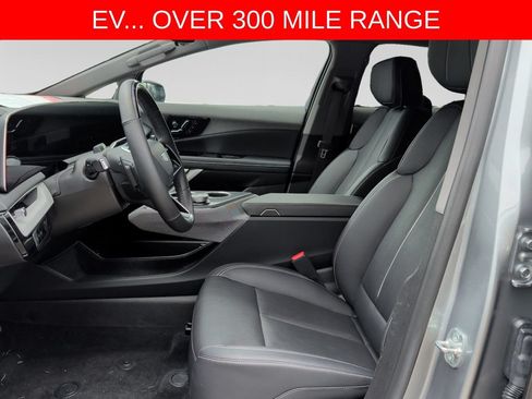 Used 2025 Cadillac Optiq Sport 2 w/ LPO, Floor Liner Package AWD/4WD image 16