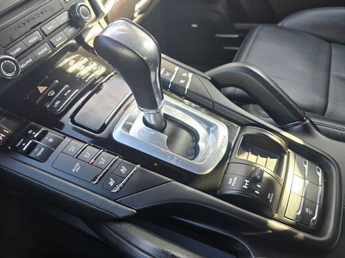Used 2018 Porsche Cayenne Platinum Edition image 32