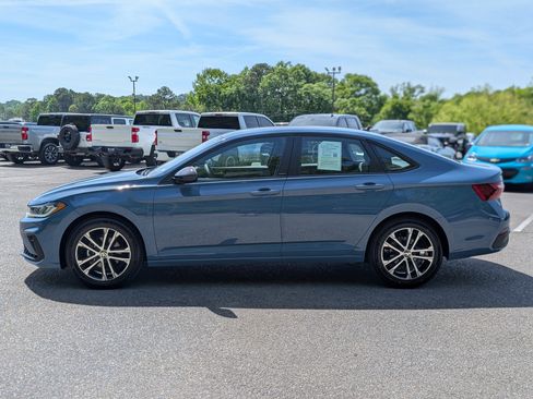 Used 2025 Volkswagen Jetta Sport image 6