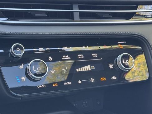 Used 2025 INFINITI QX60 Luxe image 31