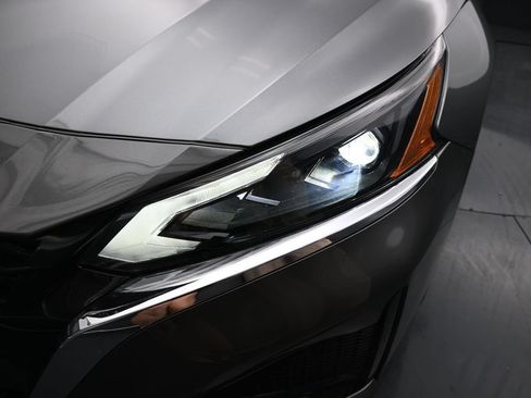 Certified 2023 Nissan Altima 2.5 SV w/ SV Premium Package AWD/4WD image 9