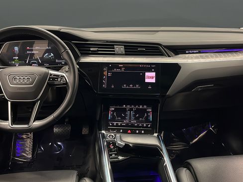 Used 2022 Audi e-tron Prestige w/ Prestige Package AWD/4WD image 11