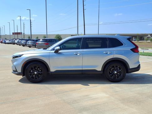 Used 2025 Honda CR-V EX image 3