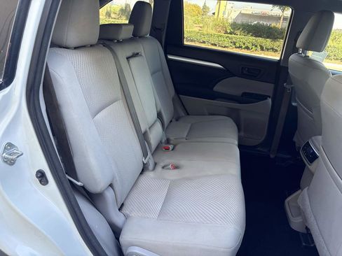 Used 2018 Toyota Highlander LE image 15