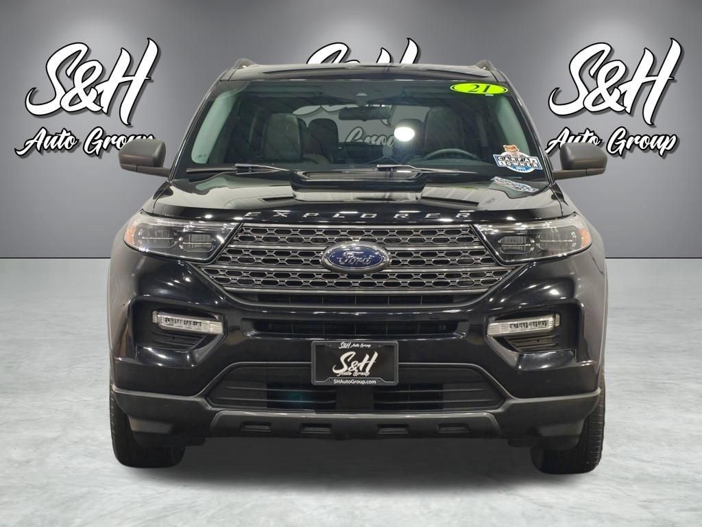 Used 2021 Ford Explorer XLT w/ Equipment Group 202A AWD/4WD image 16