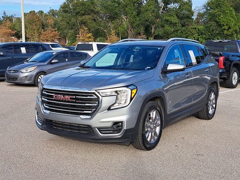 Used 2024 GMC Terrain SLT image 30