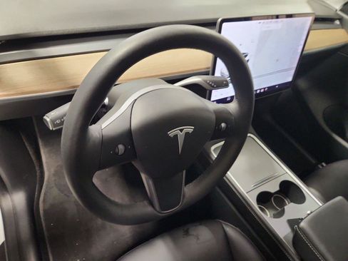 Used 2021 Tesla Model Y Long Range AWD/4WD image 10