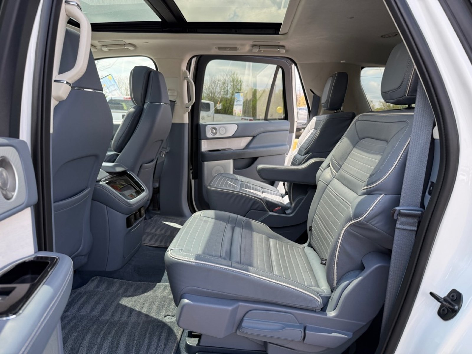 Used 2023 Lincoln Navigator L Black Label AWD/4WD image 32