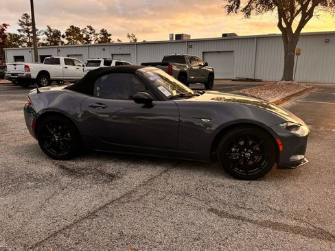 Used 2021 MAZDA MX-5 Miata Club image 9