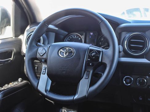 Used 2022 Toyota Tacoma TRD Off-Road image 16