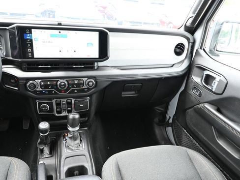 Used 2024 Jeep Wrangler Unlimited Sahara AWD/4WD image 24