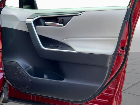 Used 2019 Toyota RAV4 XLE FWD image 23