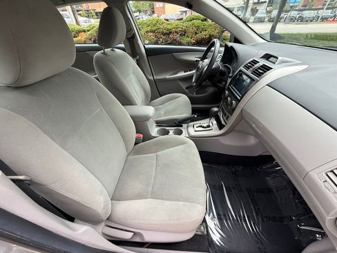 Used 2013 Toyota Corolla LE FWD image 38