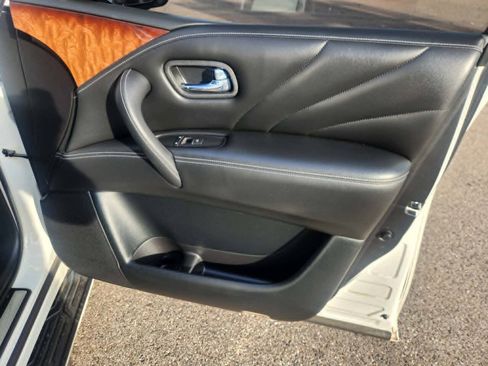 Used 2017 INFINITI QX80 4WD image 23
