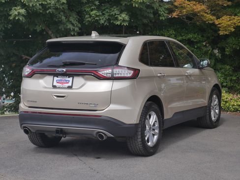Used 2018 Ford Edge Titanium w/ Equipment Group 302A AWD/4WD image 29