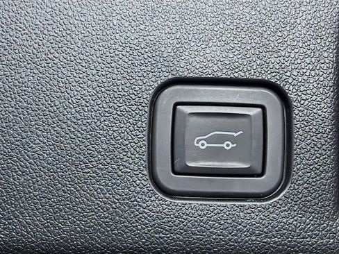 Used 2024 Chevrolet Equinox EV RS FWD image 29