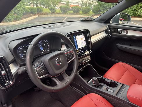 Used 2019 Volvo XC40 T5 Momentum AWD/4WD image 33