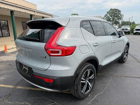Used 2024 Volvo XC40 B5 Core AWD/4WD image 3