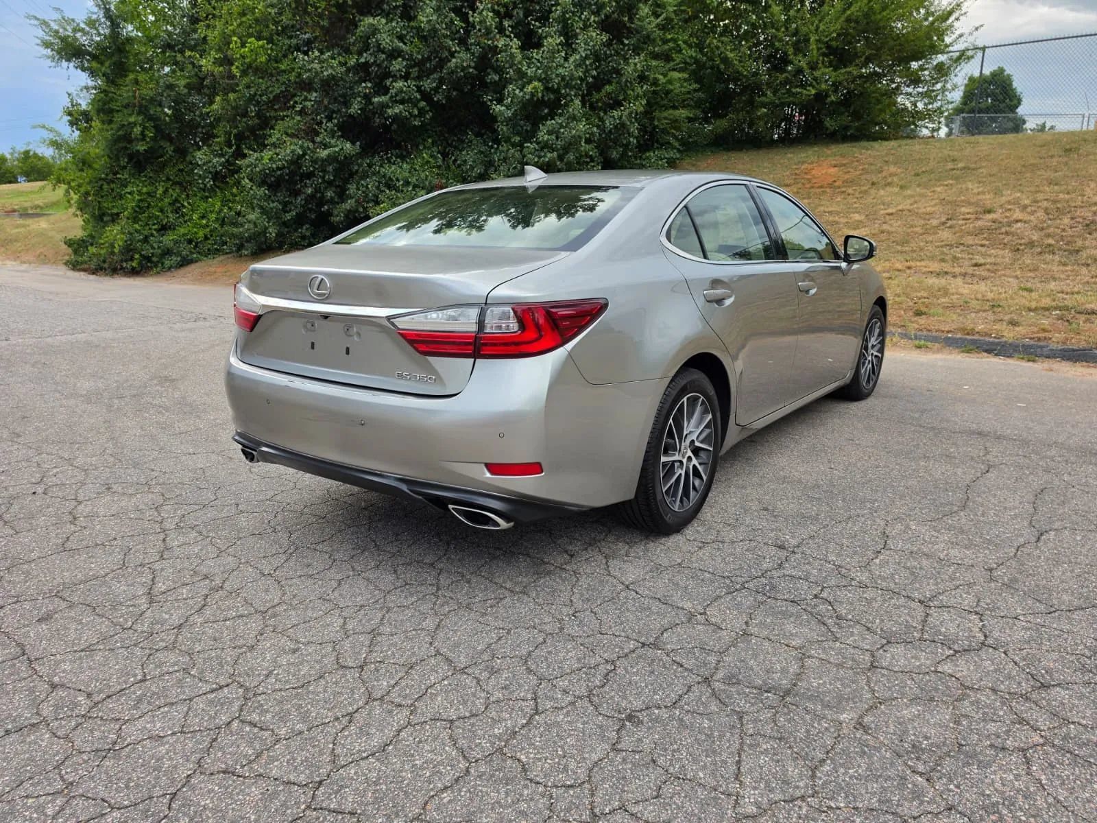 Used 2016 Lexus ES 350 w/ Luxury Package w/Wood Trim FWD image 6