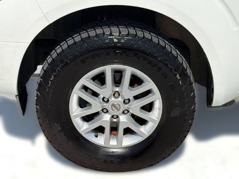 Used 2015 Nissan Frontier SV AWD/4WD image 12