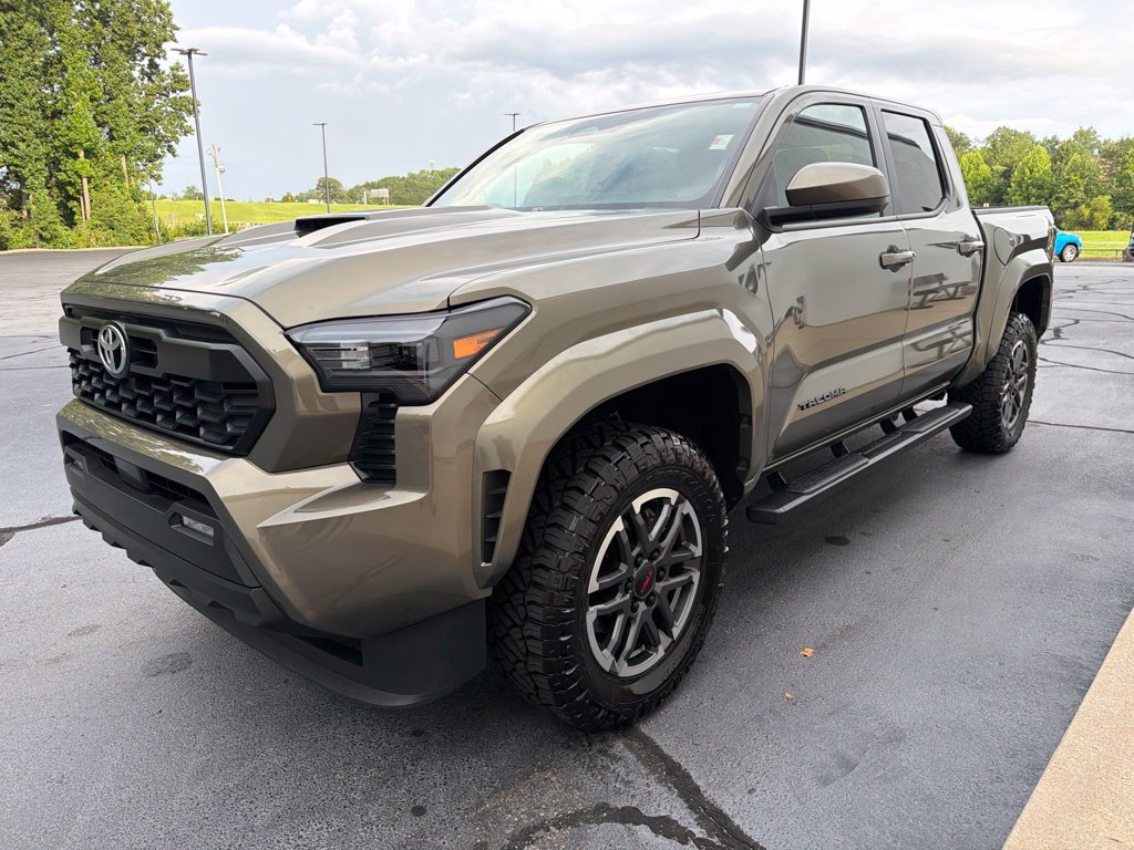 Used 2025 Toyota Tacoma TRD Sport RWD image 4