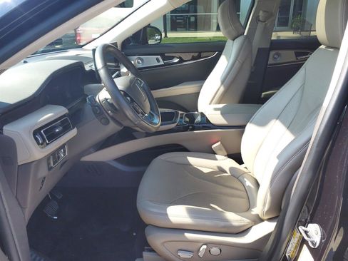 Used 2023 Lincoln Nautilus Reserve w/ Equipment Group 202A AWD/4WD image 11