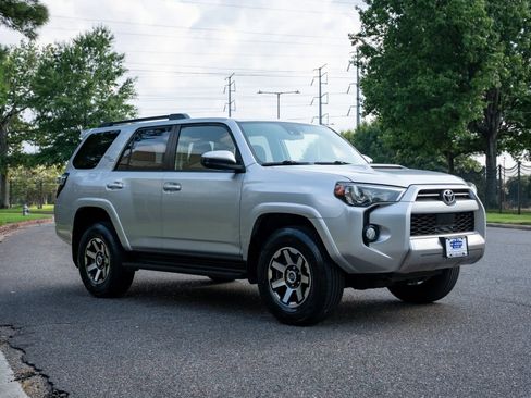 Used 2020 Toyota 4Runner TRD Off-Road AWD/4WD image 4