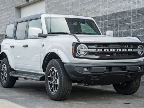 New 2026 Ford Bronco Outer Banks AWD/4WD image 2