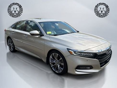 Used 2018 Honda Accord Touring image 3
