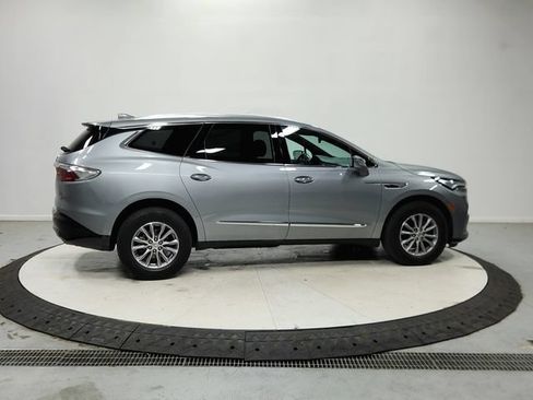 Used 2024 Buick Enclave Essence FWD image 9