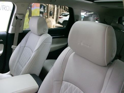 Used 2022 Buick Enclave Avenir w/ Avenir Technology Package AWD/4WD image 25