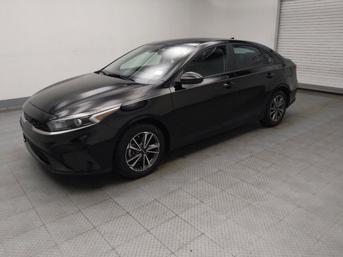 Used 2022 Kia Forte LXS image 2