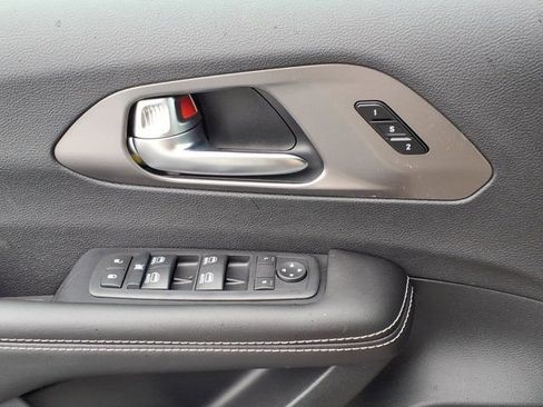 New 2027 Chrysler Pacifica Select FWD image 13